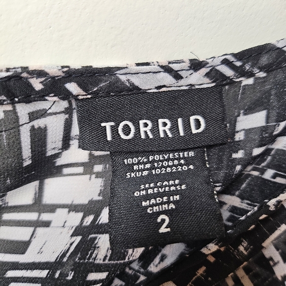 TORRID Black White Pink Asymmetrical Sleeveless Overlay Geometric Tank Top 2X - Picture 5 of 11